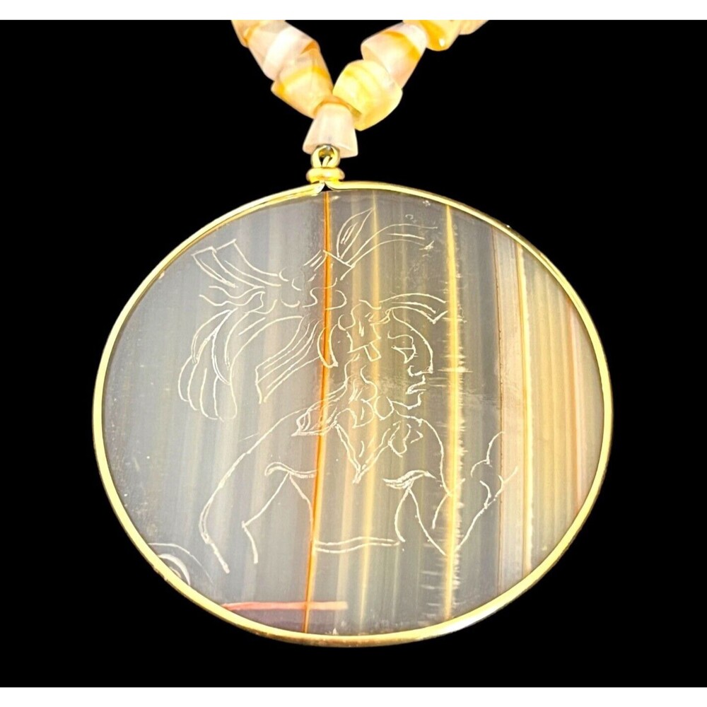Vintage 1970s Banded Agate Kokopelli Carved Disc Pendant Necklace Beaded - 2W